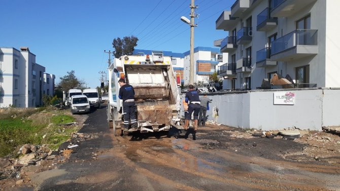 Bodrum’da Sağanak Yağmur Sonrası Temizlik Çalışması Başlatıldı