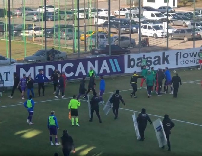 Maçta Yumruklar Havada Uçuştu