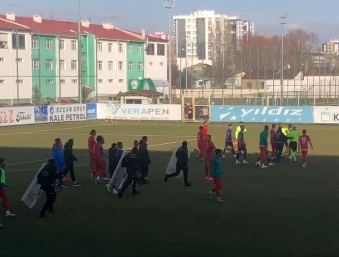 Maçta Yumruklar Havada Uçuştu