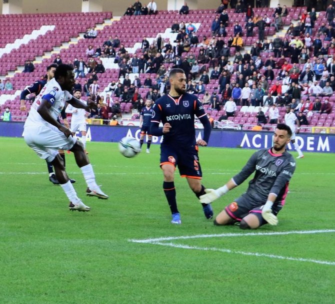 Spor Toto Süper Lig: A. Hatayspor: 0 - Medipol Başakşehir: 3 (İ̇lk Yarı)