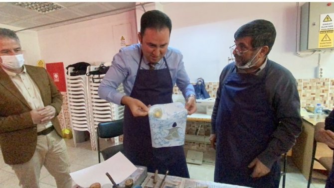 İ̇ş Önlüğünü Giyen Kaymakam Ebru Çalışması Yaptı