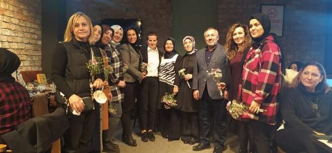 Ak Kadınlar Seçme Ve Seçilme Hakkının Kutladı