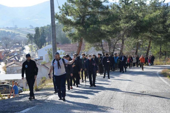 Altıeylül’lü Gençler Doğa Yürüyüşü Düzenledi