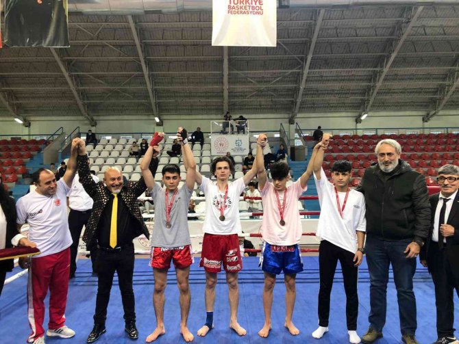 Kick Boks’ta Şampiyon Körfez Gençlerbirliği