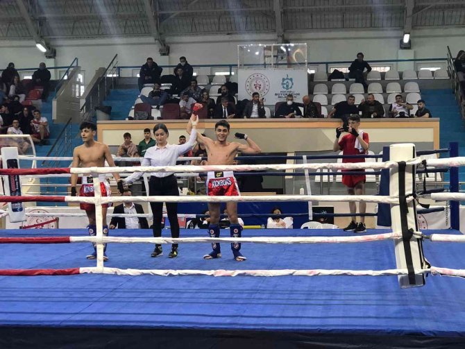 Kick Boks’ta Şampiyon Körfez Gençlerbirliği