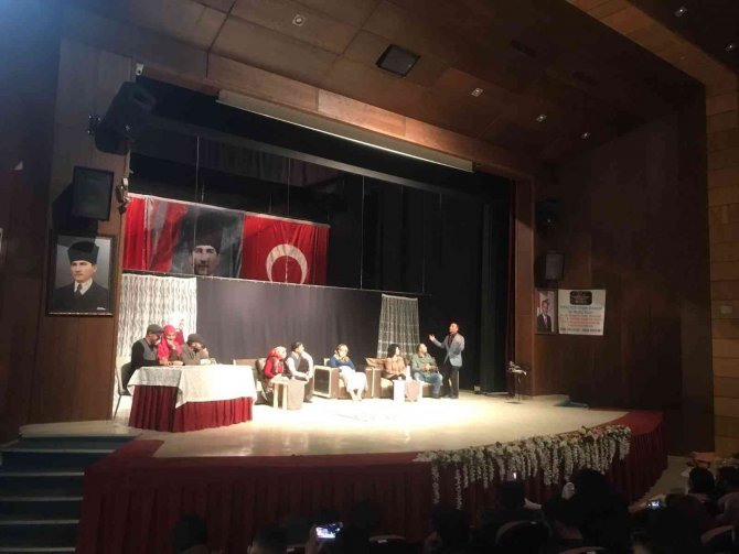 Başlık Ve Süt Parasına Tiyatro Gösterisi İle Tepki Gösterdiler