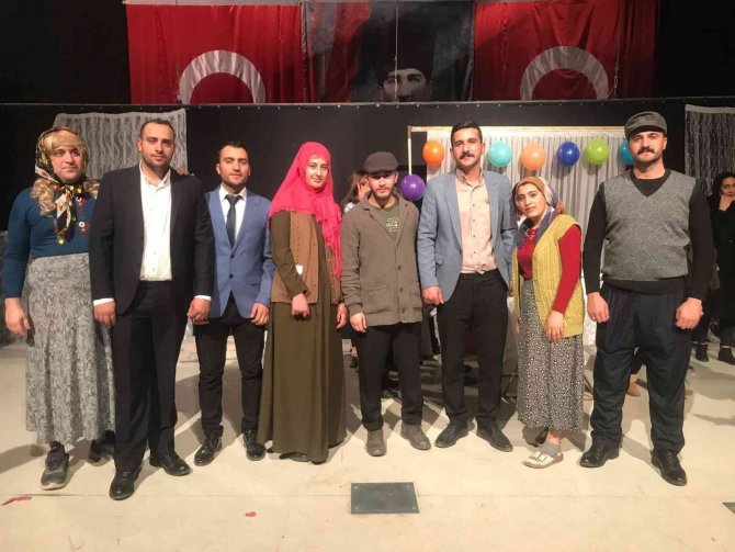 Başlık Ve Süt Parasına Tiyatro Gösterisi İle Tepki Gösterdiler