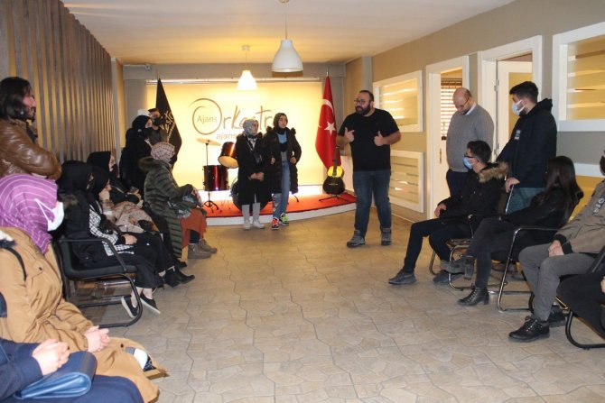 Bayburt Üniversitesi Öğrencilerinden Ajans Orkestra’ya Ziyaret