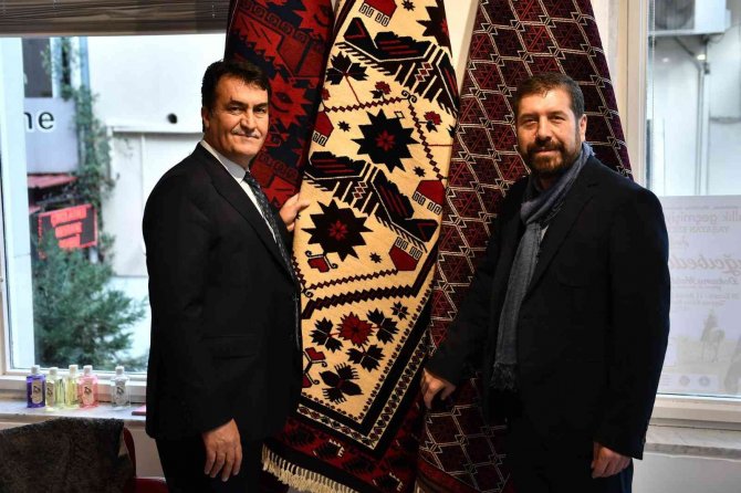 2 Asır Dayanan Bu Halıların Kök Boyaları Solmak Yerine Her Yıl Daha Da Canlanıyor