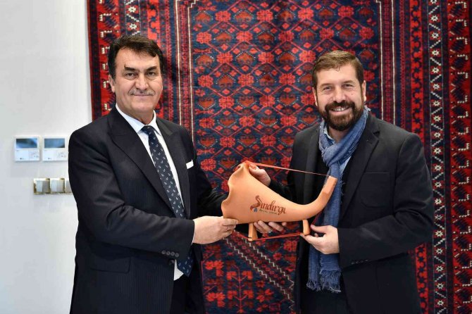 2 Asır Dayanan Bu Halıların Kök Boyaları Solmak Yerine Her Yıl Daha Da Canlanıyor