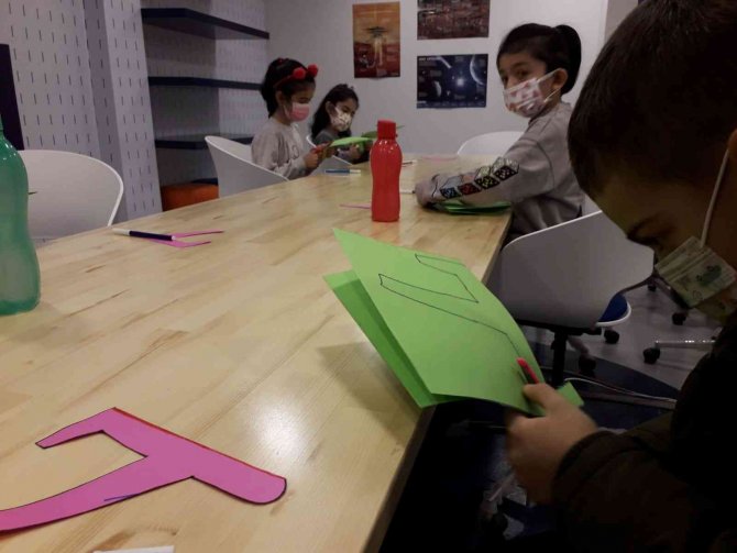 Minikler Bilim Beyoğlu’nda Hafta Sonu İş Başında