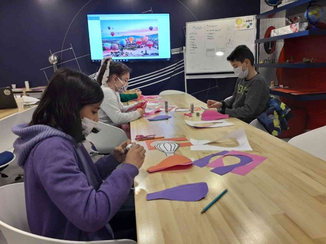 Minikler Bilim Beyoğlu’nda Hafta Sonu İş Başında