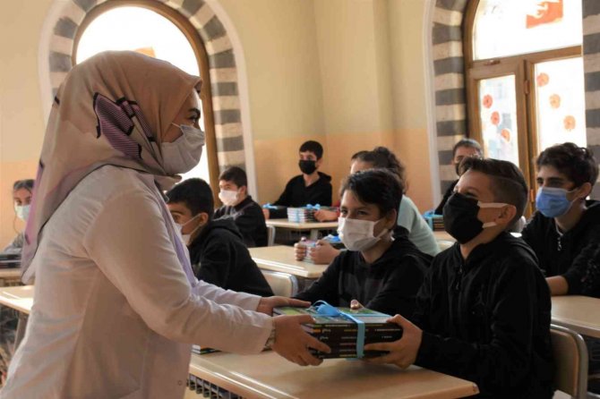 Dbb’den 7 Bin Öğrenciye Ders Kitabı Desteği