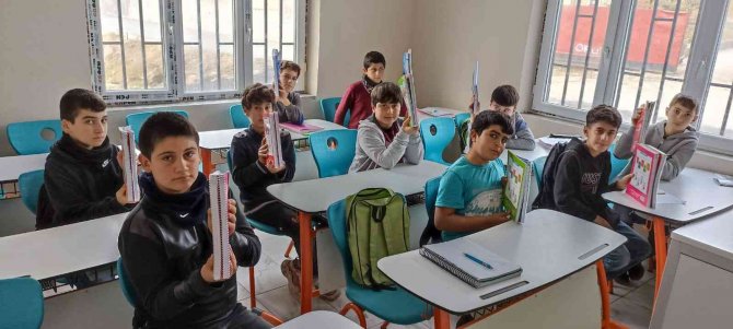 Dbb’den 7 Bin Öğrenciye Ders Kitabı Desteği