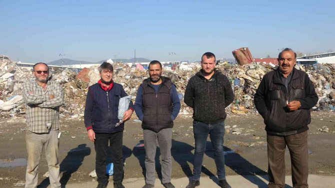 Sanayide Aylardır Toplanmayan Çöpler, Adeta Dağ Oluşturdu