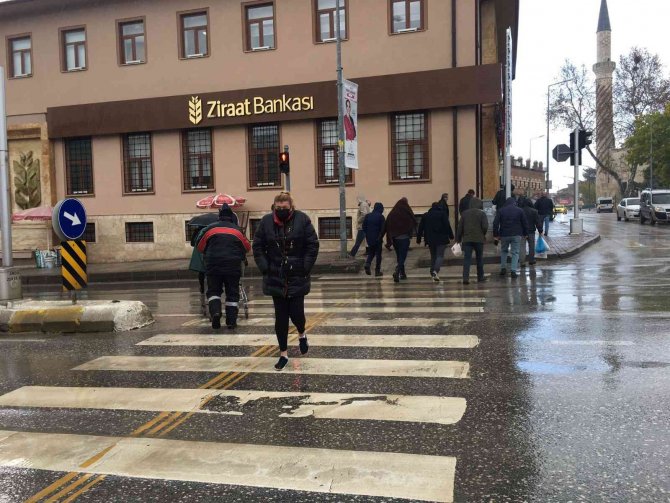 Edirne’de Sağanak Yağış Etkili Oldu