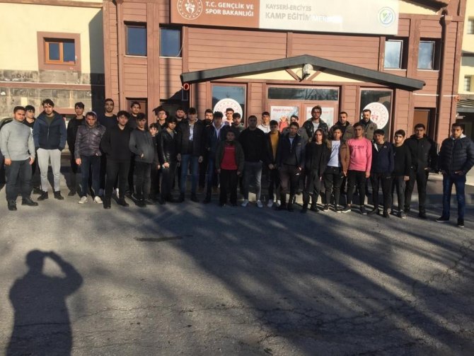 Kahramanmaraş’tan Gelen Gençler Erciyes’te Kamp Yaptı