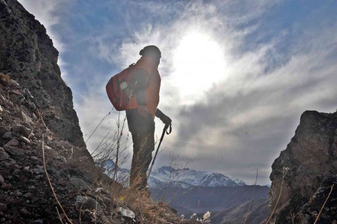 Yüksekova’daki Efkar Dağı’na Yürüyüş