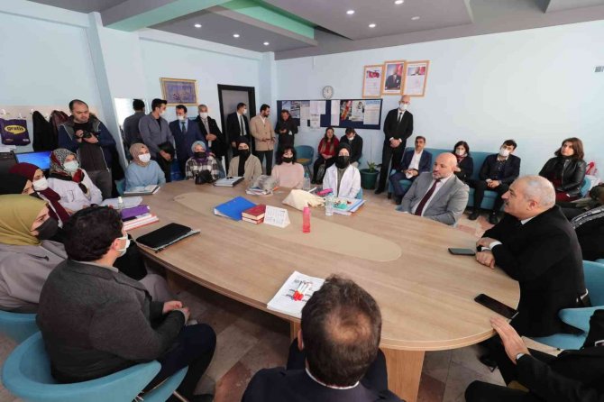 Kaymakam Güler Ve Başkan Büyükgöz, Bayrak Töreninde Mollafenari’de