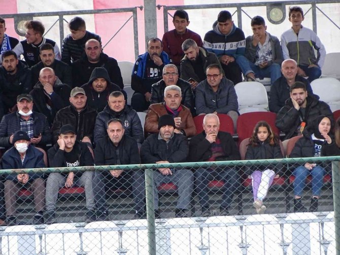 Hisarcık Belediyespor Süper Amatör Lig’de Liderliği Evinde Bıraktı