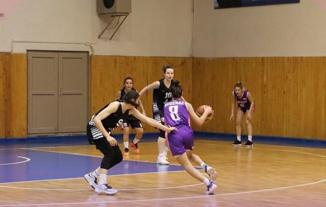 Kepez’in Kızları Galip Döndü