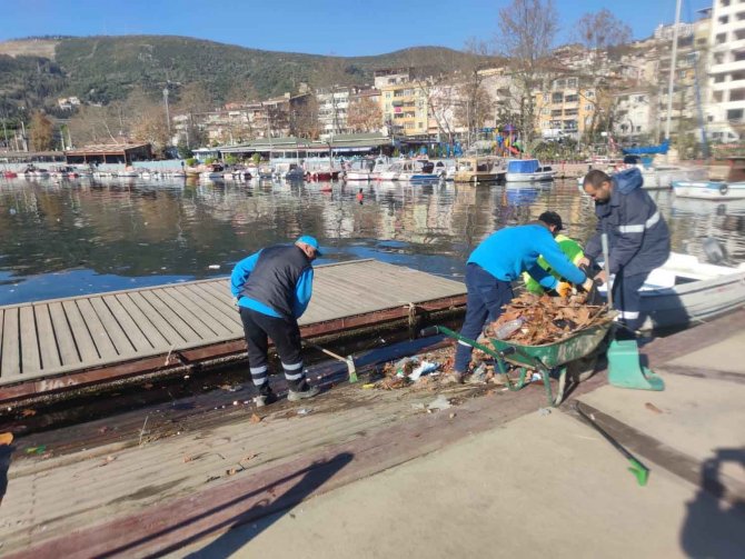 Lodosun Ardından Sahillerde 100 Kamyon Atık Toplandı