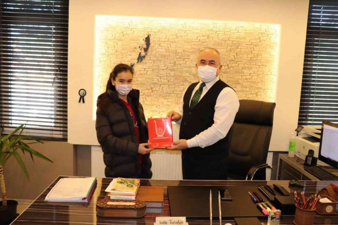 Kütahya’da Yarışmada Dereceye Giren Öğrencilere Ödülleri Verildi