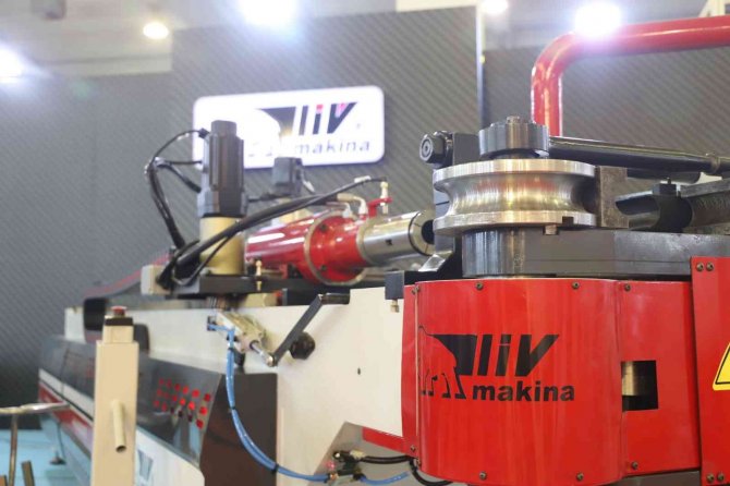 Yerli Boru Bükme Makinesi İle Dünyanın Dikkatini Çektiler