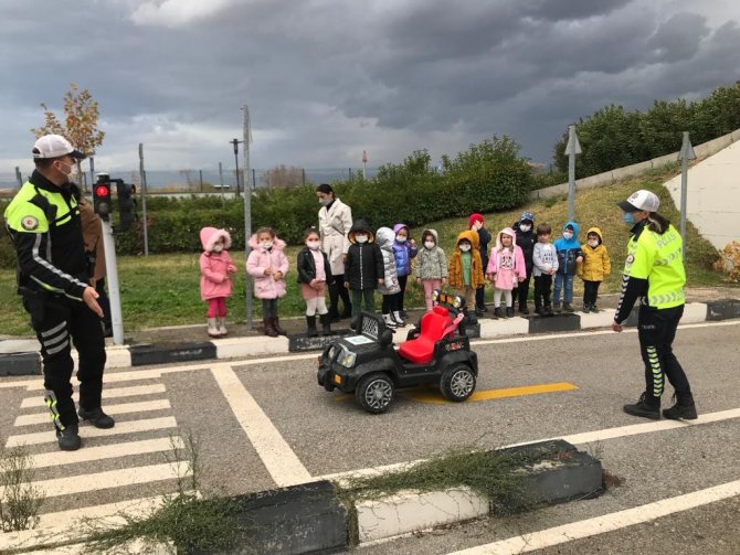 Manisa Büyükşehir Belediyesi Minikleri Trafik Eğitimi Aldı