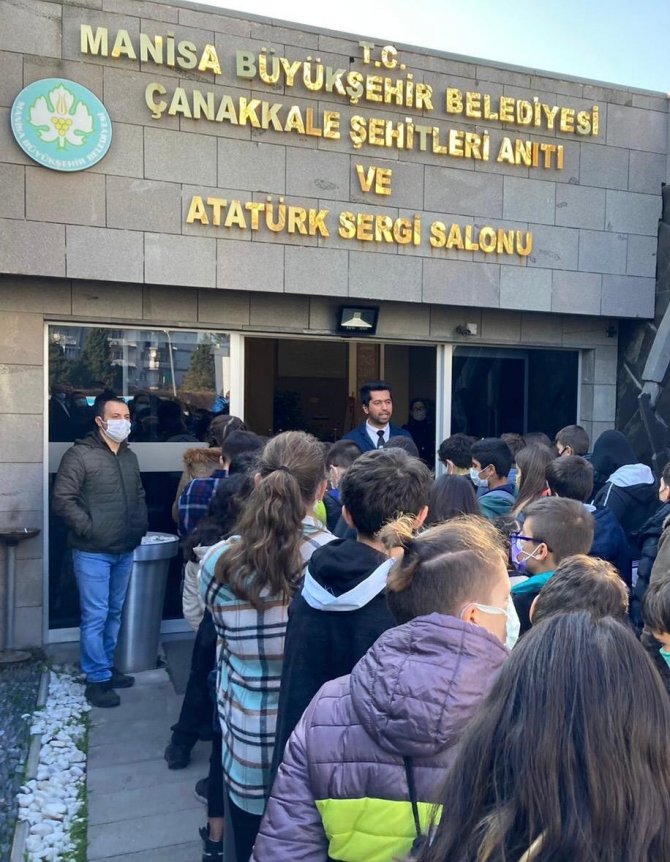 Çanakkale Şehitleri Anıtı Yüzlerce Öğrenciyi Ağırladı