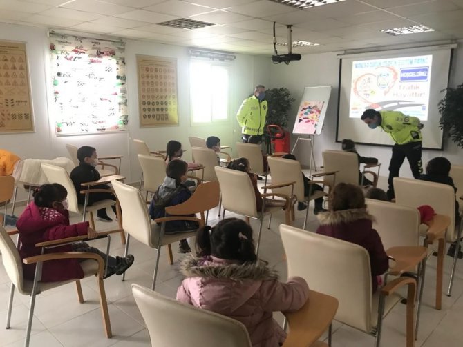 Manisa Büyükşehir Belediyesi Minikleri Trafik Eğitimi Aldı