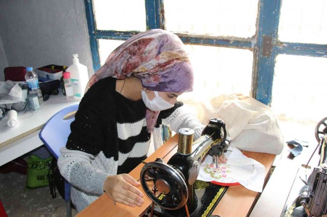 Mardin’de Halk Eğitim Merkezi 90 Köyde Meslek Edindirme Kursu Açtı