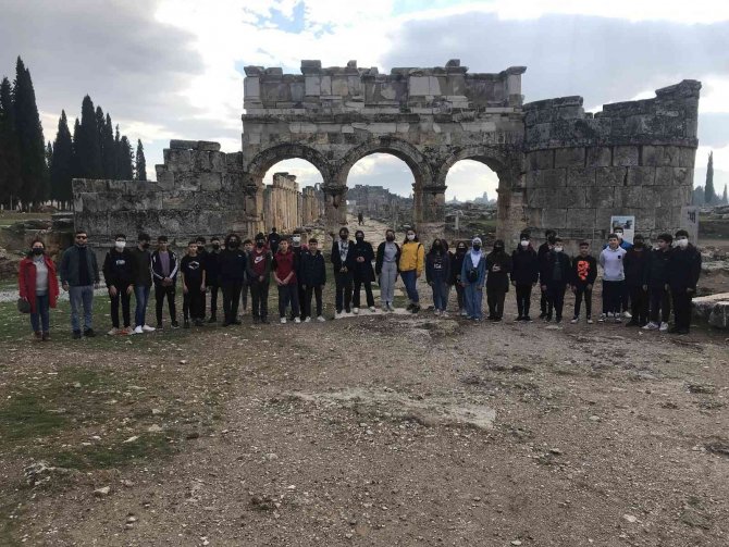 Öğrenciler Tarihe Yolculuk Yaptı