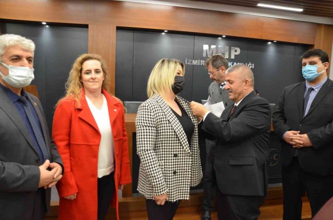 İ̇zmir’de Mhp’ye Rekor Katılım