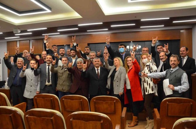 İ̇zmir’de Mhp’ye Rekor Katılım