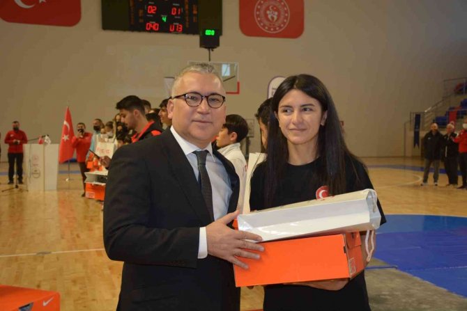 Niğde’de Başarılı Sporcular Ödüllendirildi