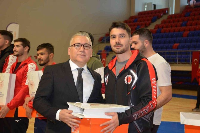 Niğde’de Başarılı Sporcular Ödüllendirildi