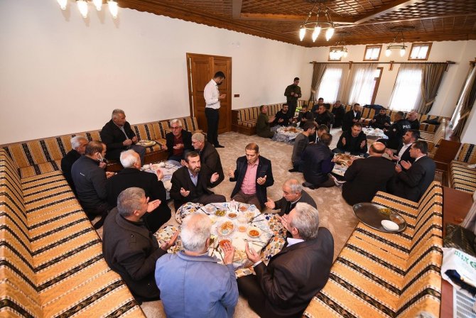 Başkan Çetin, Karşıyaka Mahalle Konağı’nda Vatandaşlarla Buluştu