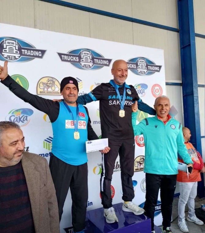 Sakaryalı Atletizm Sporcusu Kıbrıs’ta Altın Madalyanın Sahibi Oldu
