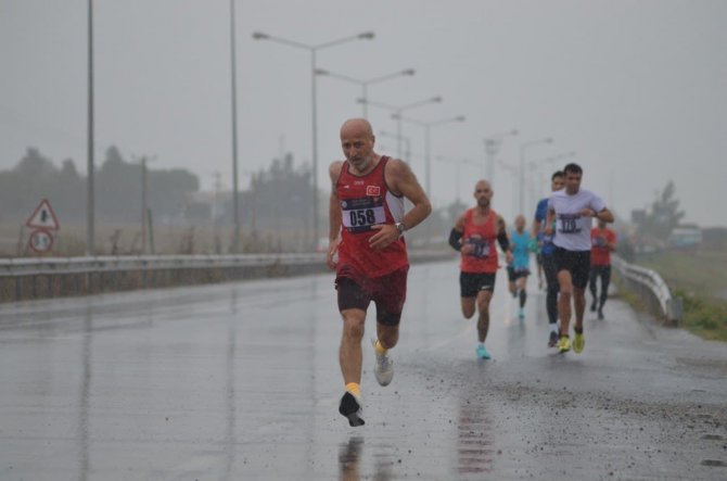 Sakaryalı Atletizm Sporcusu Kıbrıs’ta Altın Madalyanın Sahibi Oldu