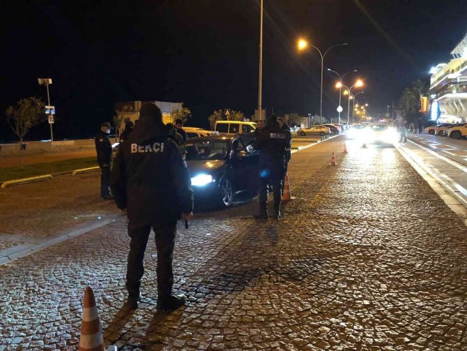 Park Ve Bahçelerde Şok Asayiş Uygulaması