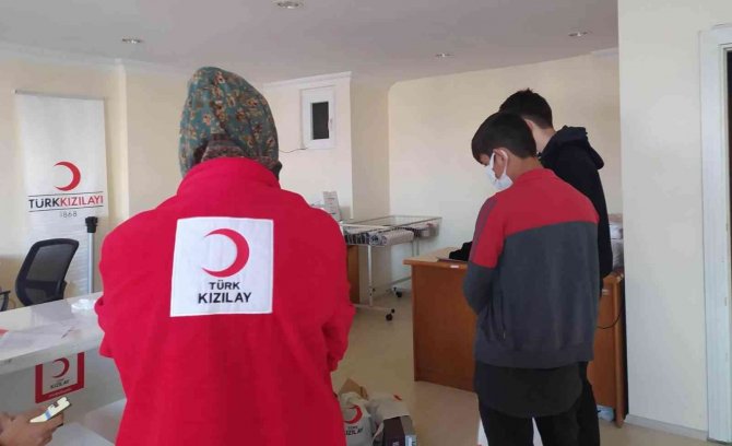 Kızılay’dan İhtiyaç Sahibi Öğrencilere Kış Desteği