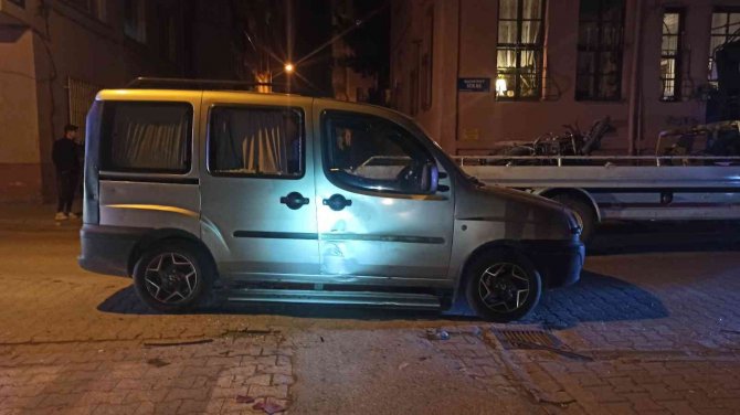 Hafif Ticari Araçla Motosiklet Çarpıştı: 1 Yaralı
