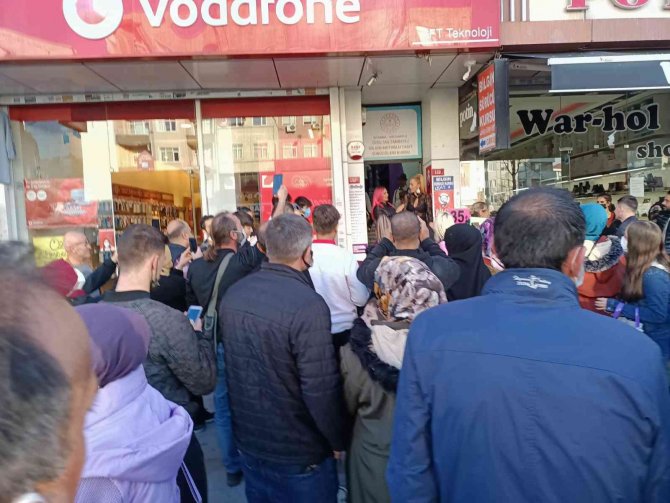 Ünlü Sanatçı Tuğba Özay Ve Sporcu Nagihan Karadere’ye Yoğun İlgi