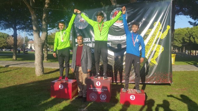 Simav İ̇dman Yurdu Erkek Atletizm Takımı Yarı Finalde