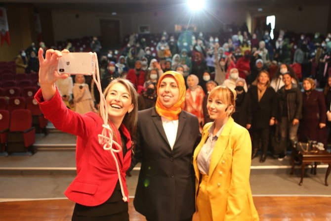 Sincan’da Kadın Kadına Aile Sohbetlerinin Konuğu “Akademisyen Anne”