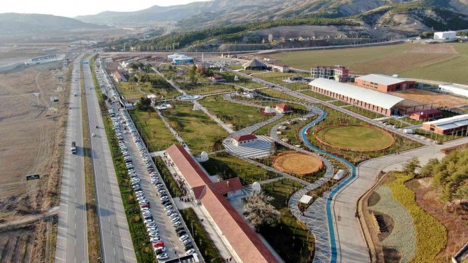 Eşi Benzeri Yok Ziyaretçi Akınına Uğruyor