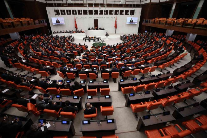 Cumhurbaşkanı Yardımcısı Oktay: "Bu Sınama, Ekonomi Üzerinden Ülkemize Sözde Diz Çöktürmek İsteyenler İçin De Sürdürülebilir Değildir"
