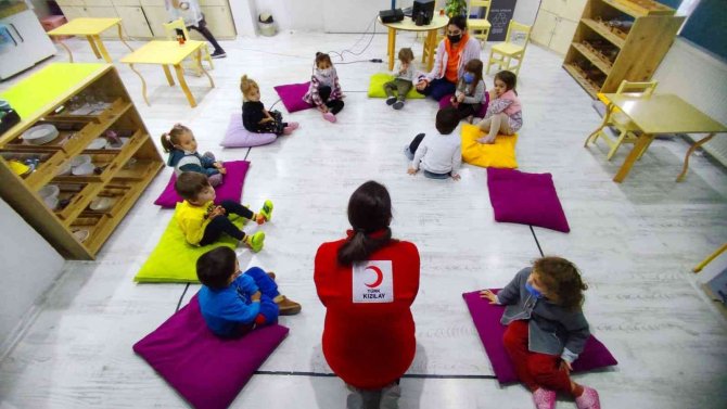 Manisa’da Bin Öğrenciye Türk Kızılay’ın Faaliyetleri Anlatıldı