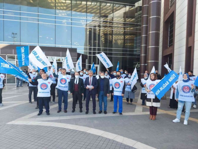 Sağlık Çalışanları İş Bıraktı